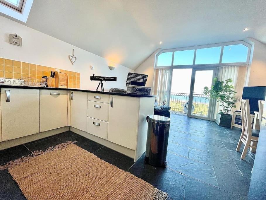 The Mermaids Watch Pendine Dog Friendly With Cymru Holidays Экстерьер фото