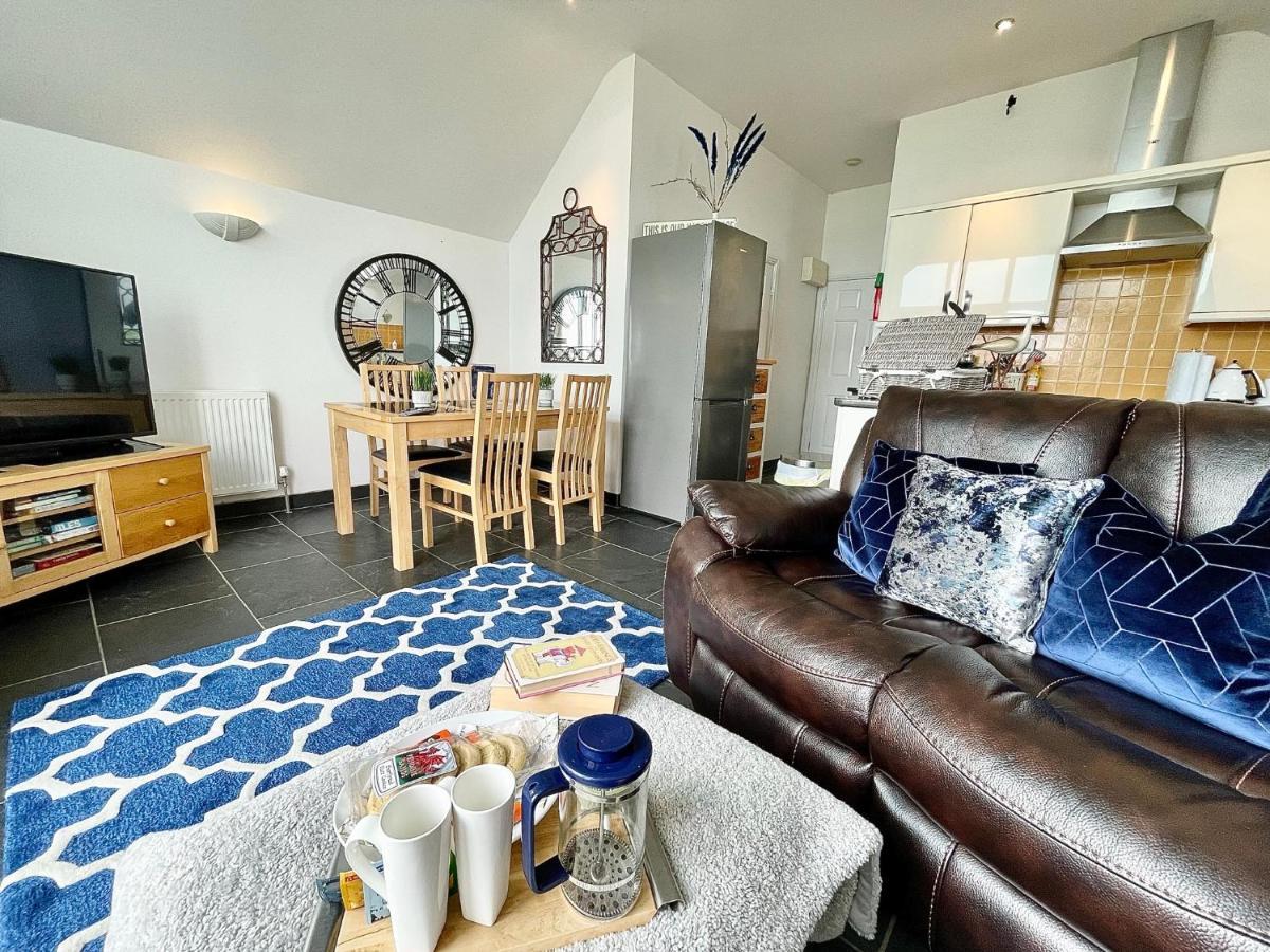 The Mermaids Watch Pendine Dog Friendly With Cymru Holidays Экстерьер фото