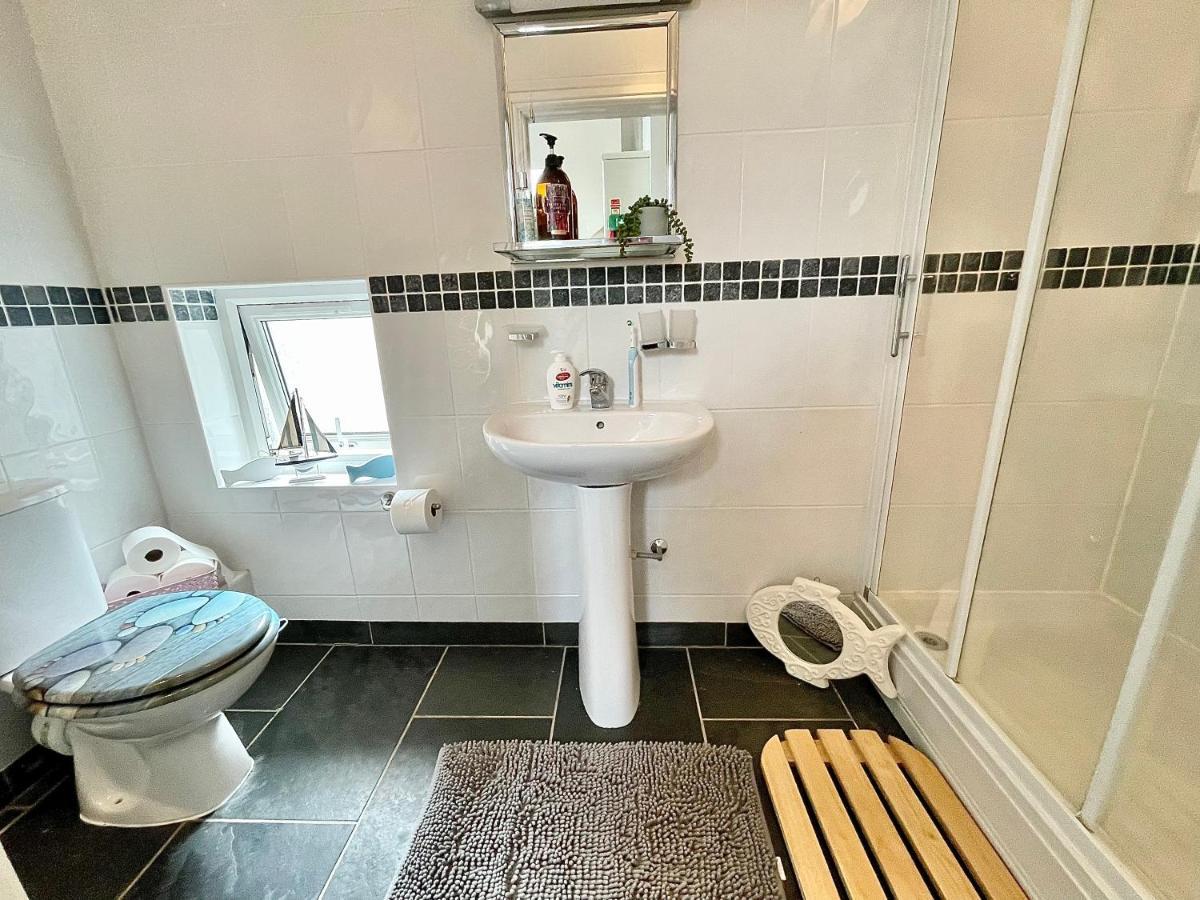 The Mermaids Watch Pendine Dog Friendly With Cymru Holidays Экстерьер фото